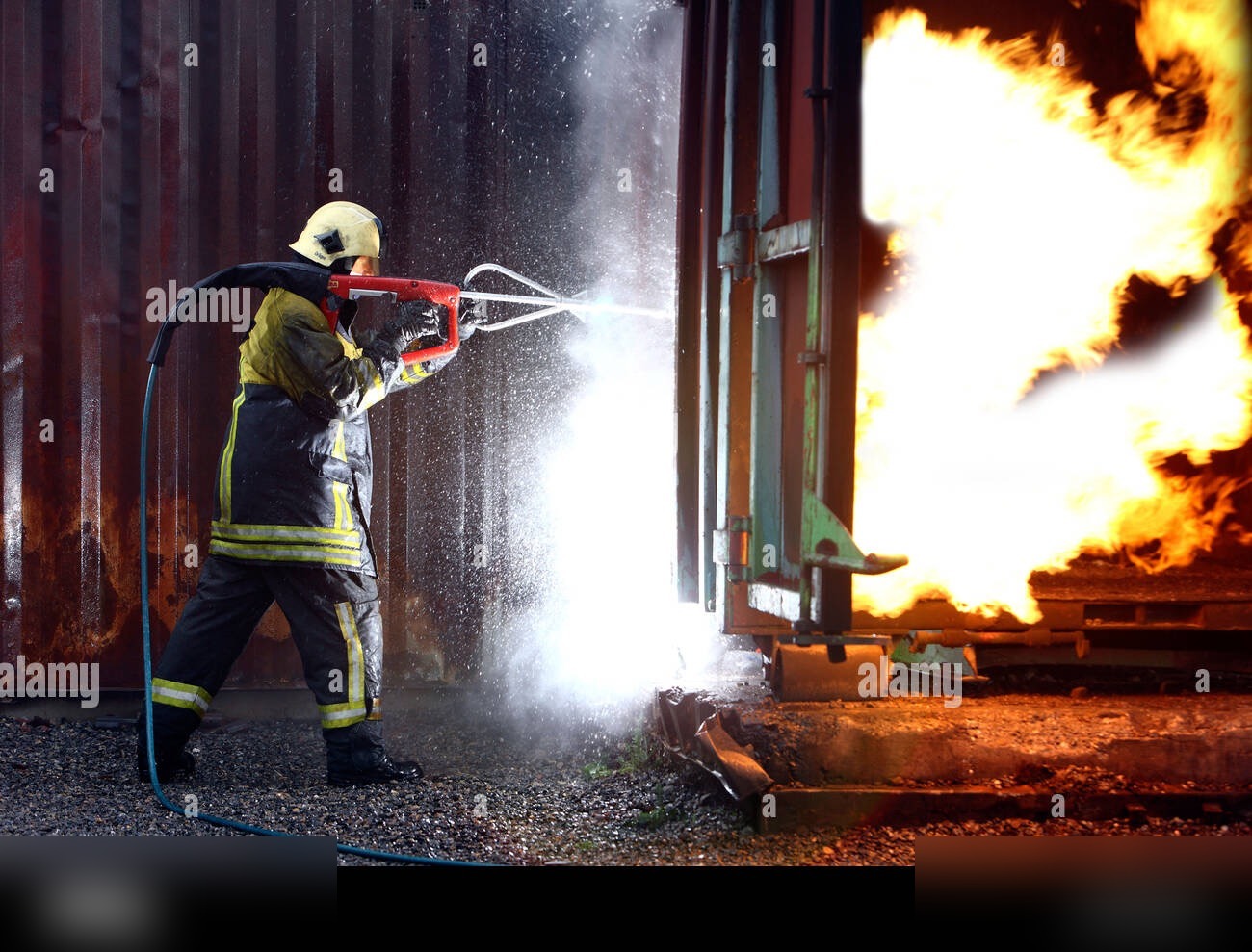 Ultra-High-Pressure Cutting Extinguisher